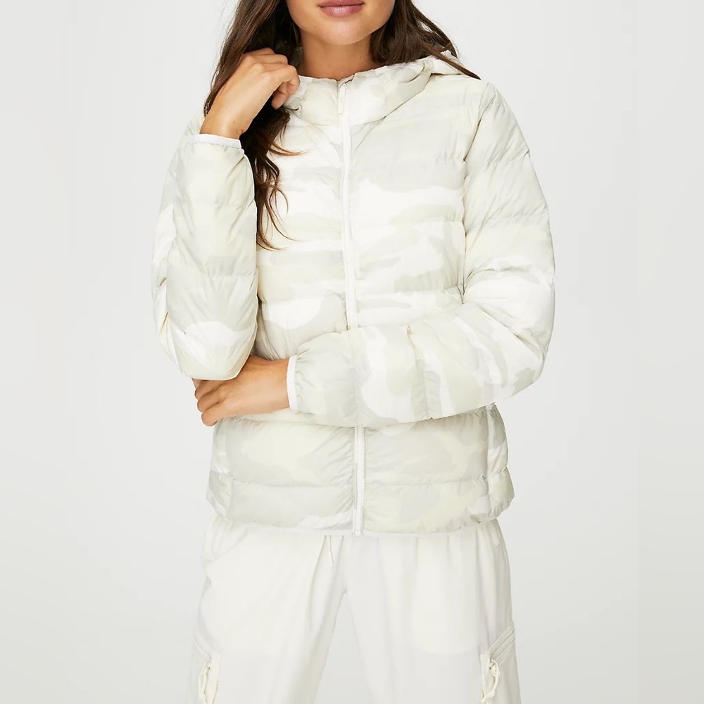 COPY - Aritzia TNA the Little Puff Jacket Cream S